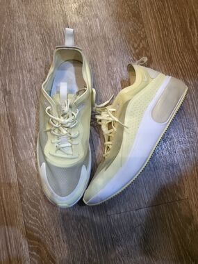 Nike Air Max 270 yellow trainers